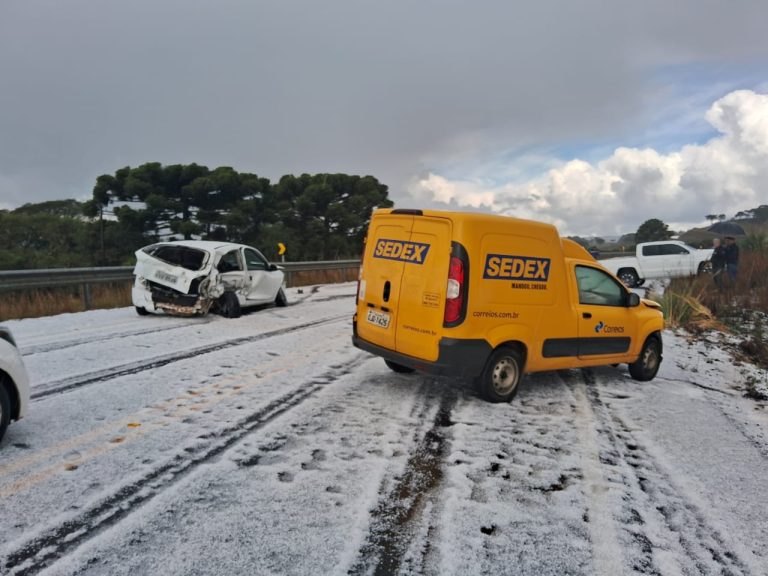 Tempestade de granizo provoca acidente com cinco veículos em SC