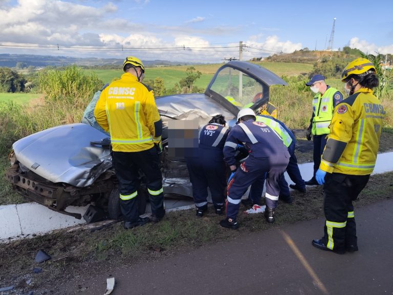 Grave acidente deixa um morto e dois feridos no Oeste