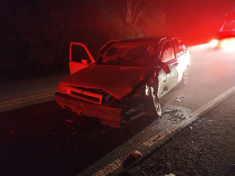 Condutor foge após acidente na SC-150, e vítima relata agressão com faca