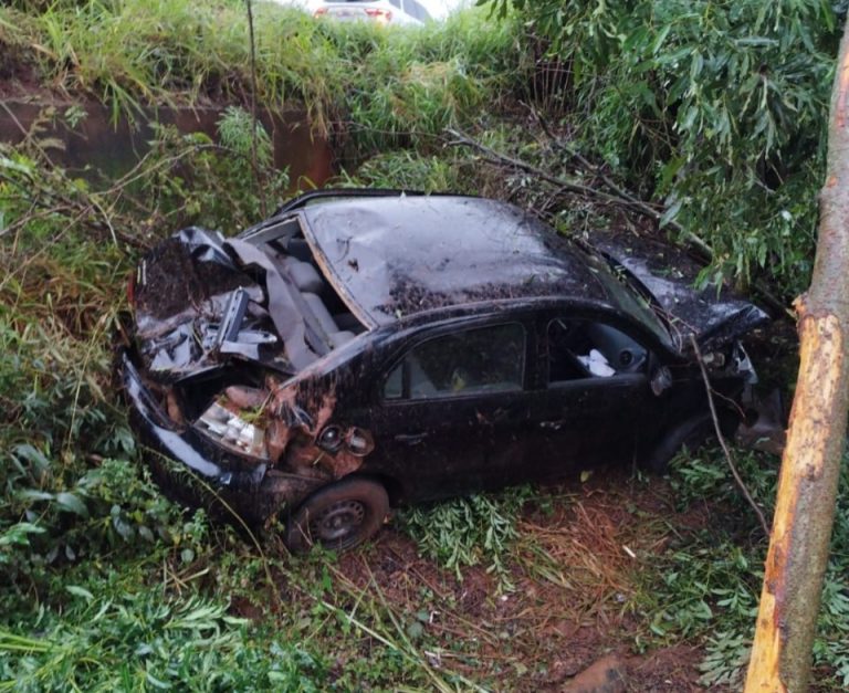 Motorista fica ferido após capotamento na SC-390 em Campos Novos