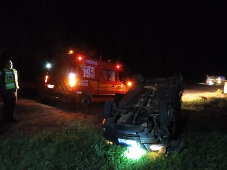 Condutor de 21 anos fica ferido após capotamento na BR-282 em Catanduvas