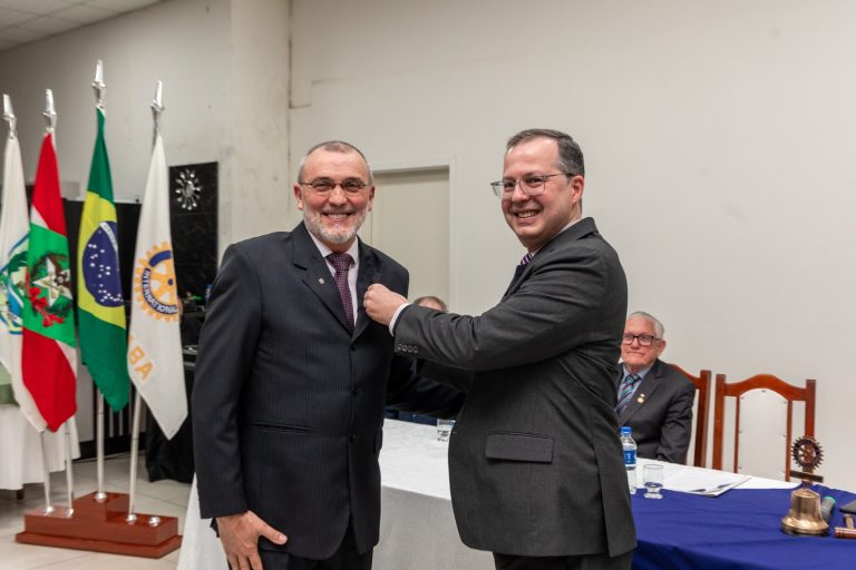 Rotary Club de Joaçaba empossa nova diretoria para o ano rotário 2025/2026