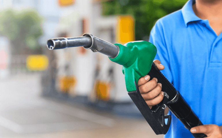 Preço da gasolina nas refinarias tem queda a partir desta terça-feira