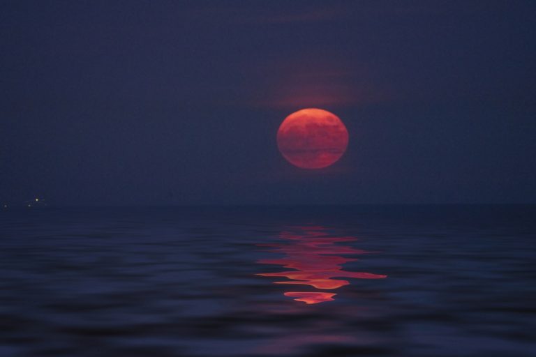 “Lua de Morango” será a mais baixa desde 2006 por fenômeno raro no céu