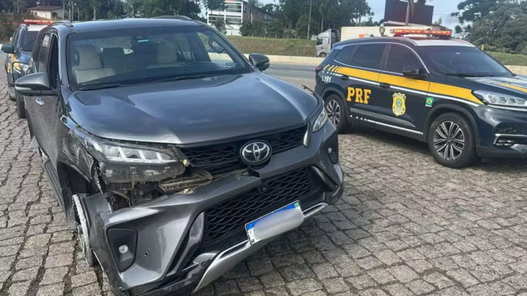 Vídeo: Motorista que fugiu da PRF entre SC e PR ainda não foi localizado