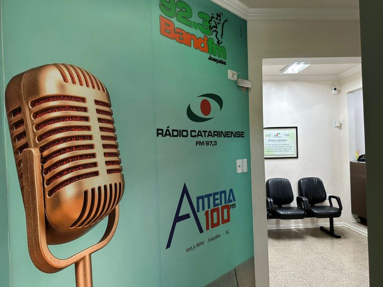 Rádio Catarinense FM celebra 80 anos como símbolo da comunicação e da identidade regional