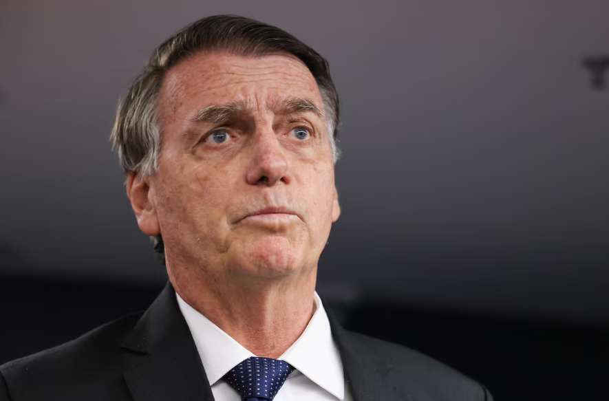 Jair Bolsonaro é alvo de buscas da PF