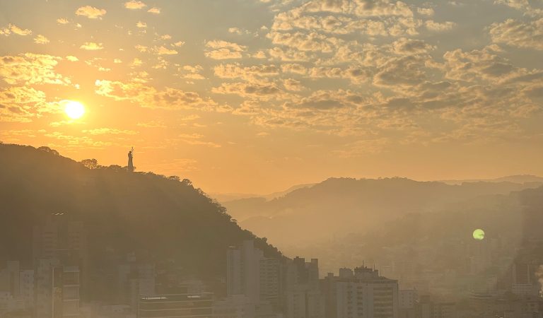 Frente fria avança e muda o tempo em Santa Catarina a partir de quinta-feira