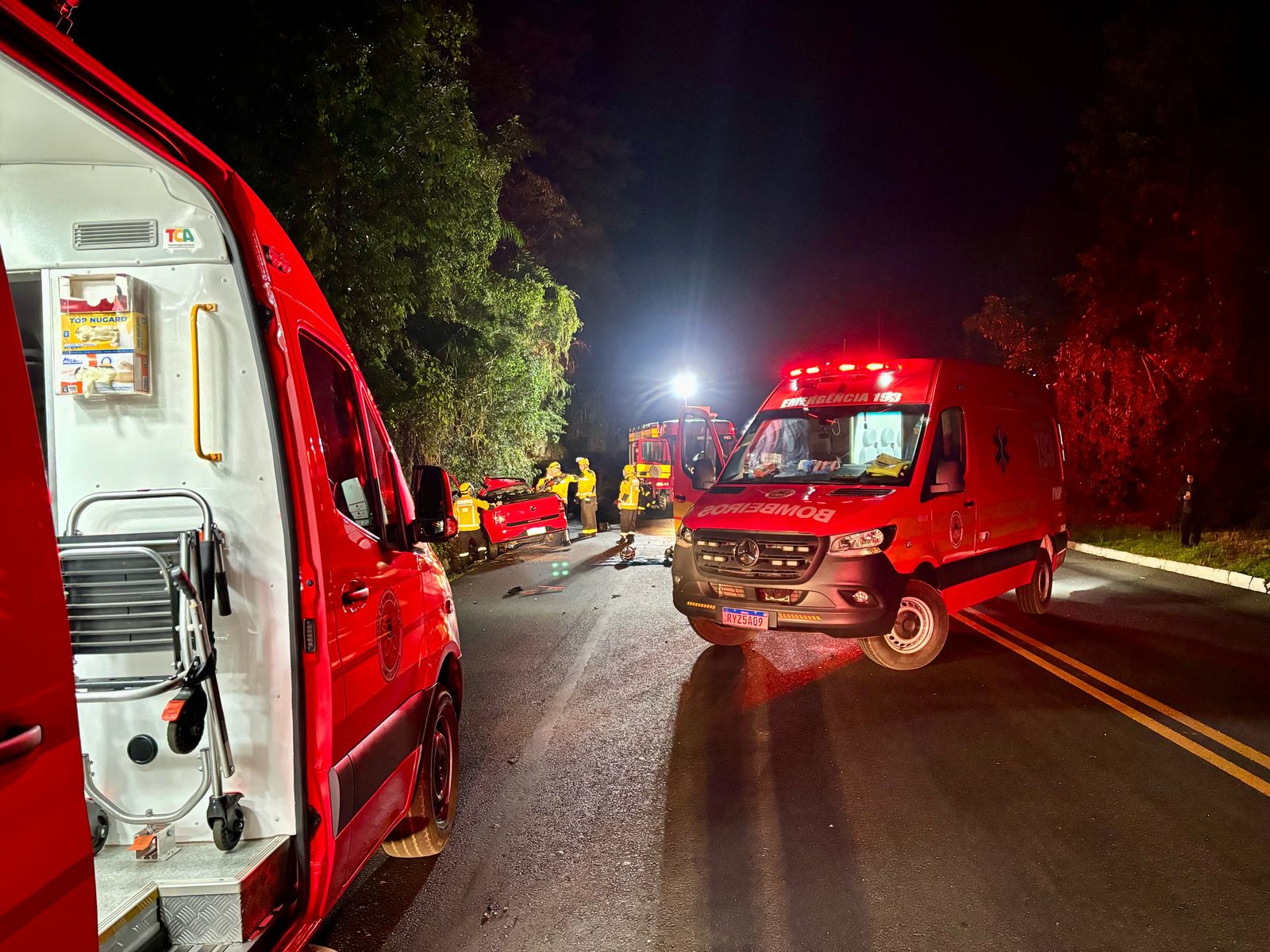 Colisão frontal entre carreta e Saveiro deixa um morto no Oeste