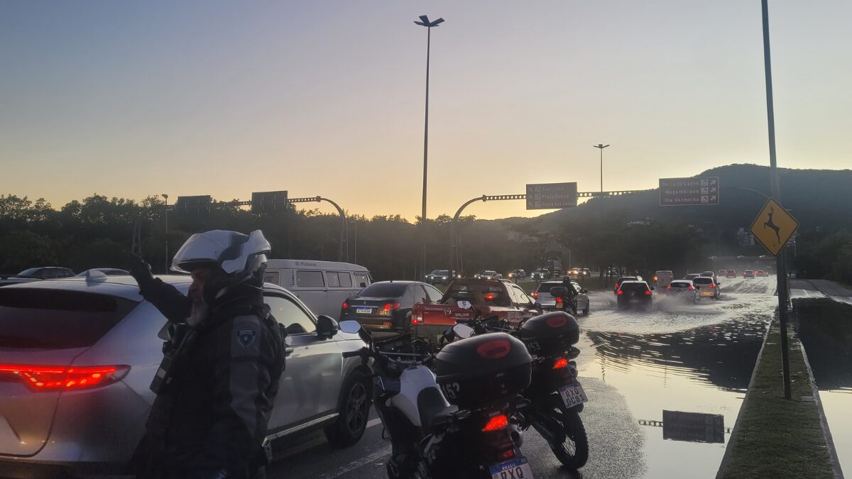Ciclone provoca maré alta, ventos de até 103 km/h e transtornos em cidades de SC
