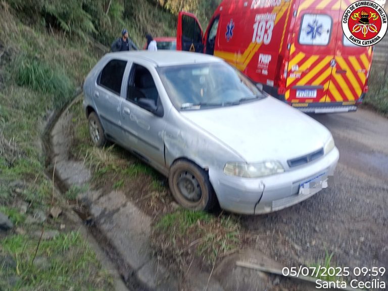 Casal é encaminhado ao hospital após colisão em Santa Cecília