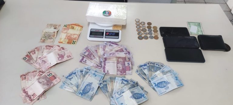 Atualização! Homem e mulher em carro de aplicativo são presos por tráfico de drogas em Catanduvas