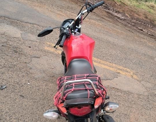 PM apreende motocicleta após fuga e colisão com viatura em Joaçaba