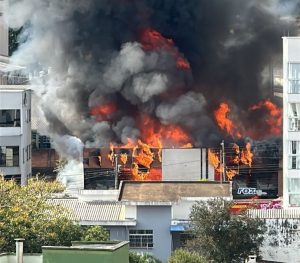 Fotos: Incêndio de grandes proporções destrói loja de móveis no centro de Concórdia