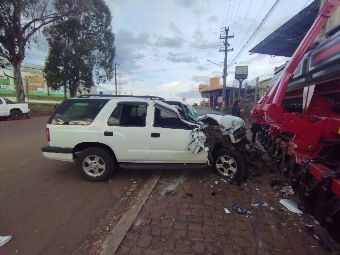 Motorista embriagado quase colide com viatura e provoca acidente em Campos Novos