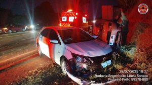 Duas pessoas ficam feridas em colisão entre veículos na SC-135, em Pinheiro Preto