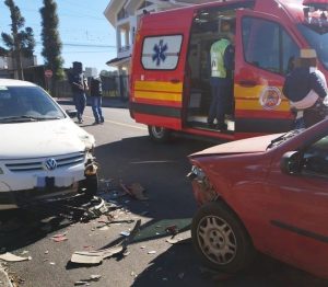 Mulher passa mal após colisão entre veículos em Campos Novos