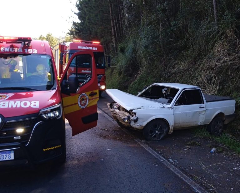 Motorista fica ferido após colisão contra barranco na BR-282, em Catanduvas