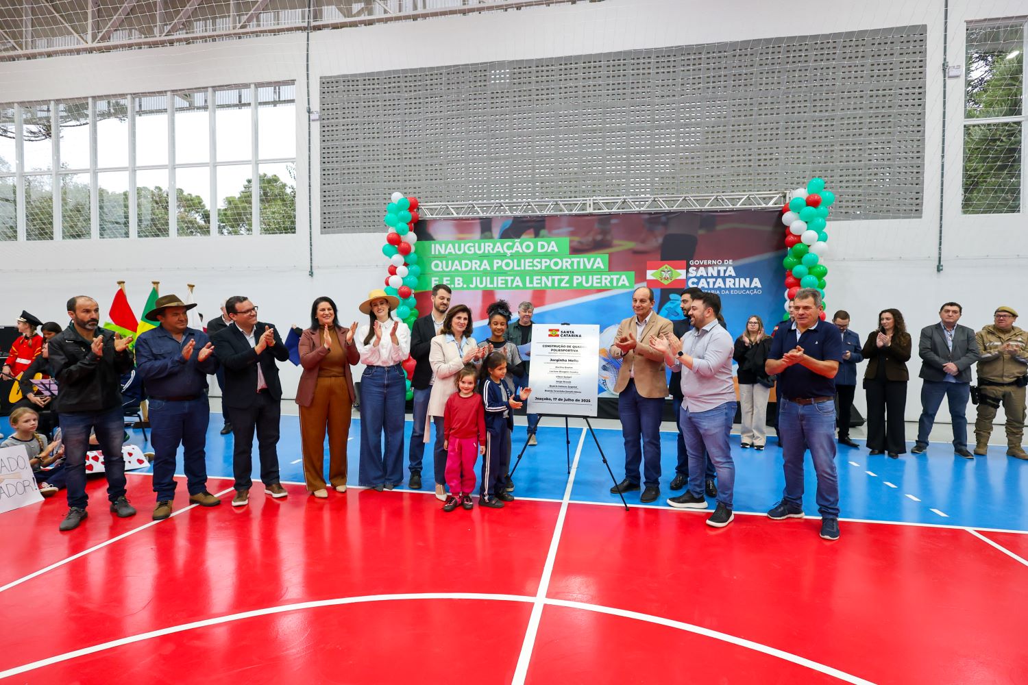 Governo do Estado entrega quadra poliesportiva da EEB Prof. Julieta Lentz Puerta em Joaçaba