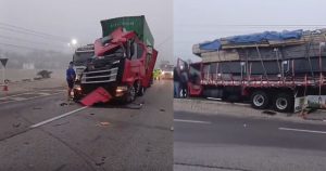 Colisão entre caminhão e carreta causa lentidão e fila de 8 km na BR-101 em Barra Velha