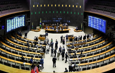 Lula veta projeto que aumentaria número de deputados federais para 531