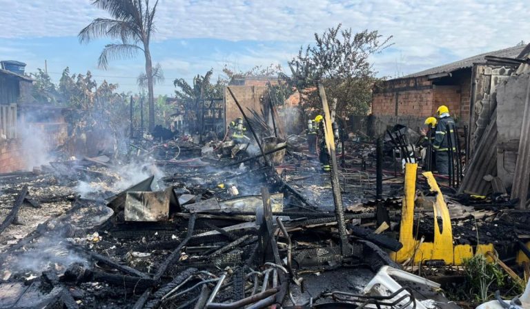 Incêndio destrói duas casas e deixa cinco pessoas feridas no Norte de SC