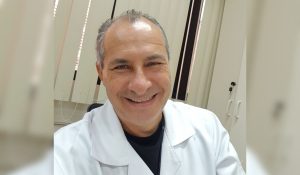 Policiais envolvidos na prisão de dentista encontrado morto em cela de SC começam a ser ouvidos.