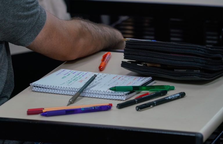 Governo de SC notifica 130 estudantes por possíveis irregularidades nos programas Universidade Gratuita e FUMDESC