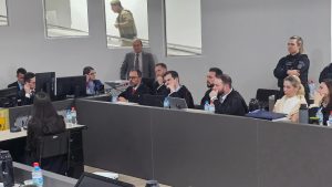 Caso do freezer: Julgamento já dura 12 horas e pode ir até a madrugada