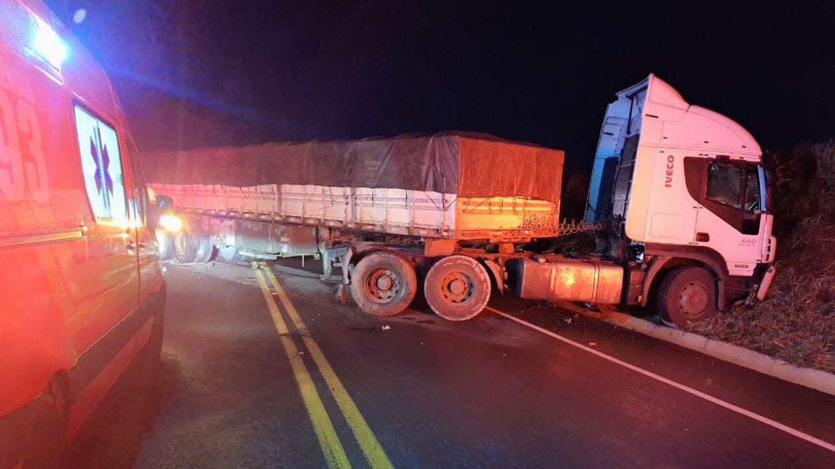 Carreta com placas de Jaborá se envolve em acidente com morte no Oeste
