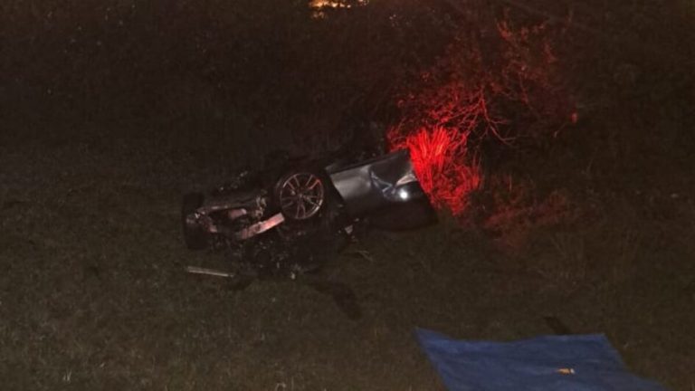 Acidente mata motorista, incendeia carro e deixa três feridos na BR-101