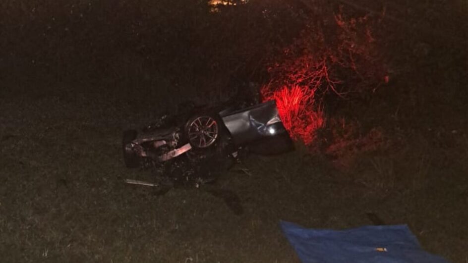 Acidente mata motorista, incendeia carro e deixa três feridos na BR-101
