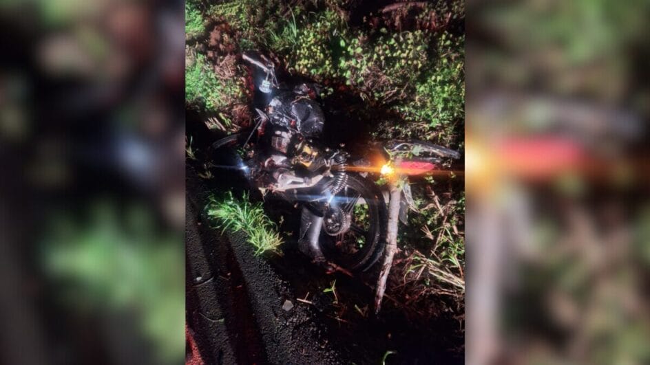 Motociclista morre em colisão no Oeste após carro invadir pista contrária
