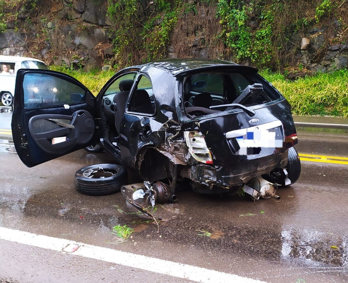 Acidente na BR-282 deixa quatro feridos em Herval d’Oeste; uma das vítimas foi ejetada do carro