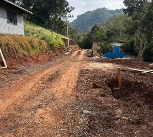Vereador Jean Calza cobra fiscalização e destaca atraso em obra de pavimentação em Joaçaba