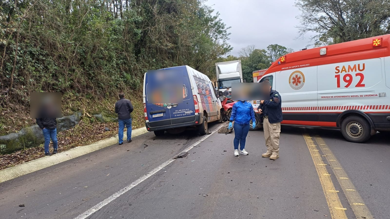 Acidente com quatro veículos deixa um morto e vários feridos no Oeste