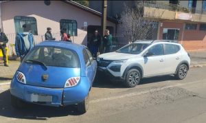 Colisão com três veículos deixa feridos em Curitibanos