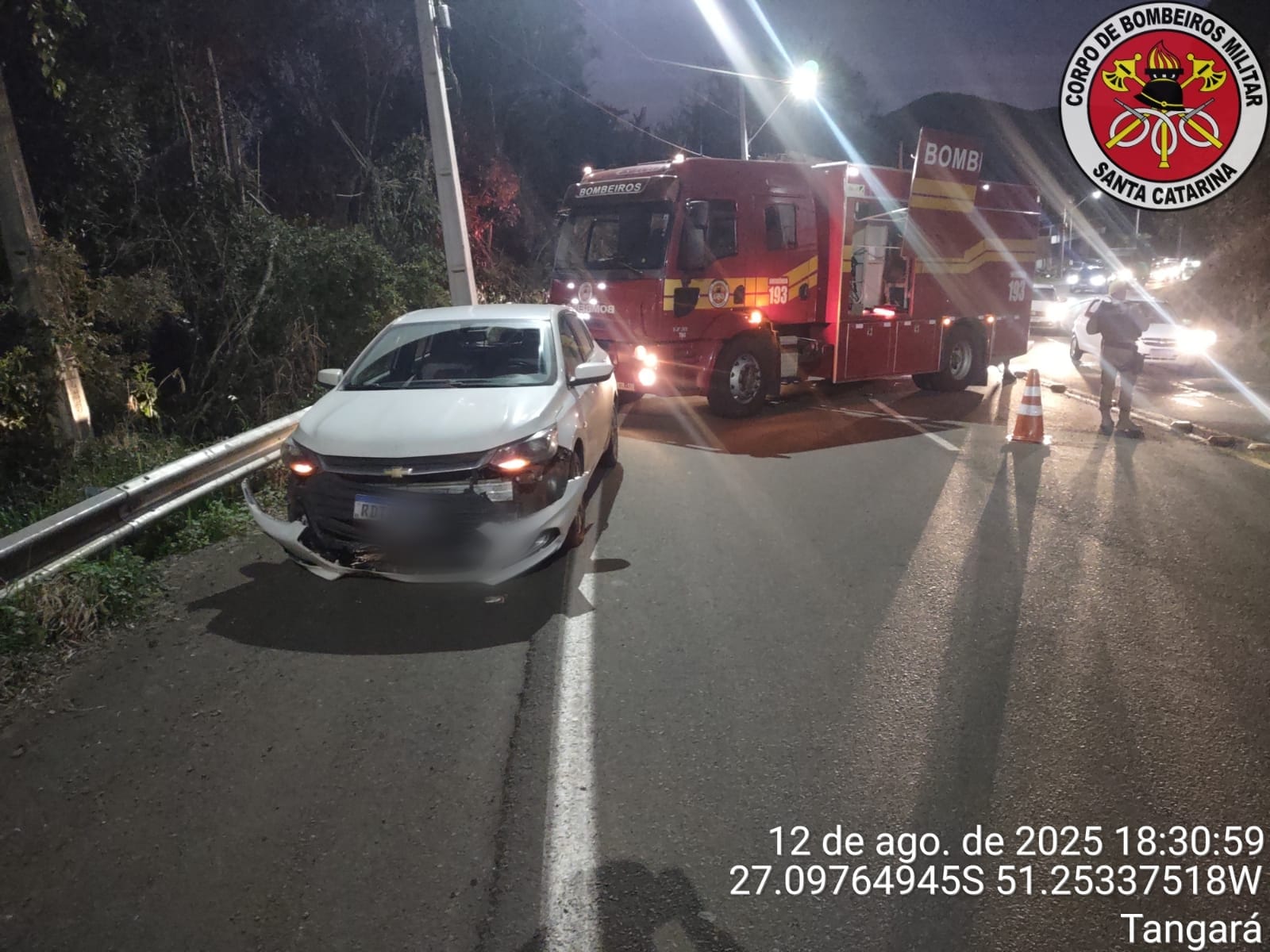Homem fica ferido em colisão entre moto e carro em Tangará