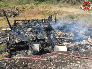 Incêndio destrói residência e deixa duas mulheres passando mal em Santa Cecília
