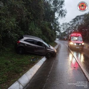Mulher fica ferida em saída de pista na SC-453 em Tangará