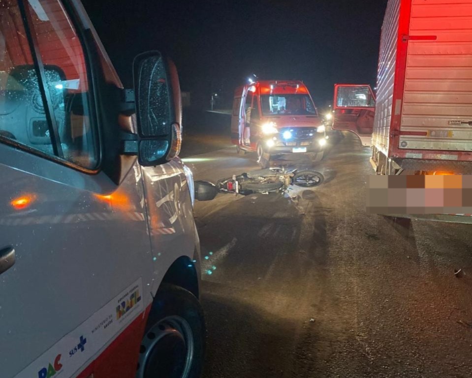 Motociclista fica ferido em colisão envolvendo caminhão em Campos Novos
