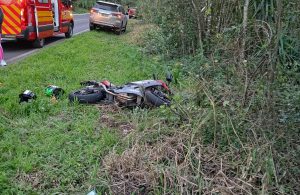Motociclista fica ferido após sofrer queda em Ipira