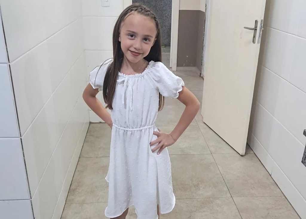 Menina atropelada e arrastada por carro morre após ser socorrida