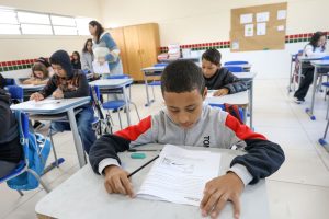 Governo lança pacote bilionário para garantir qualidade na educação de Santa Catarina