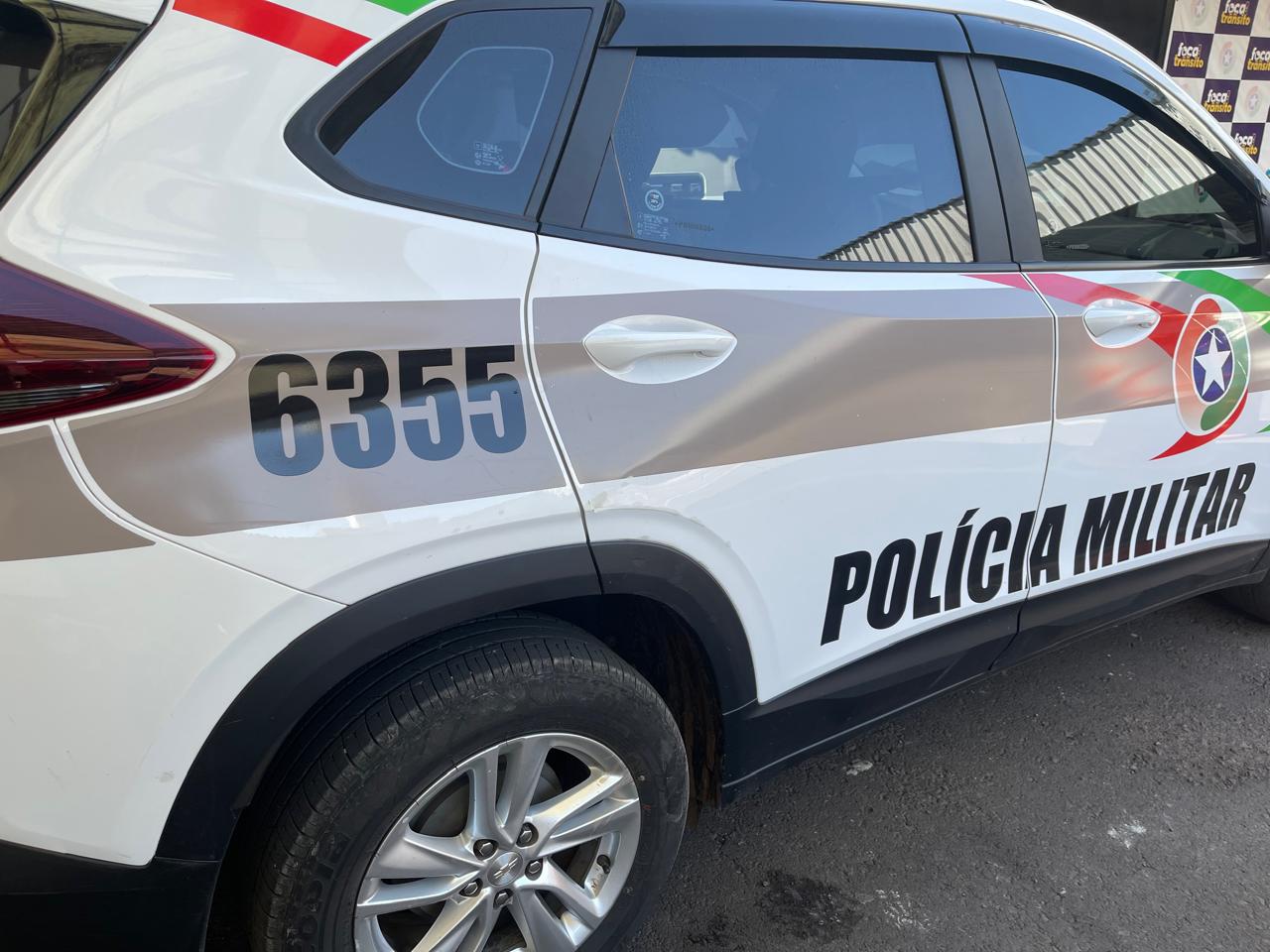 Polícia Militar cumpre mandado de prisão e controla tentativa de obstrução durante ocorrência em Joaçaba