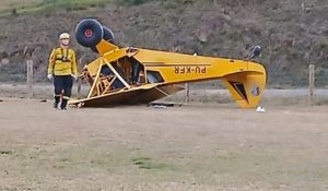 Avião cai em Bom Retiro, na Serra Catarinense, e deixa um morto e um ferido grave