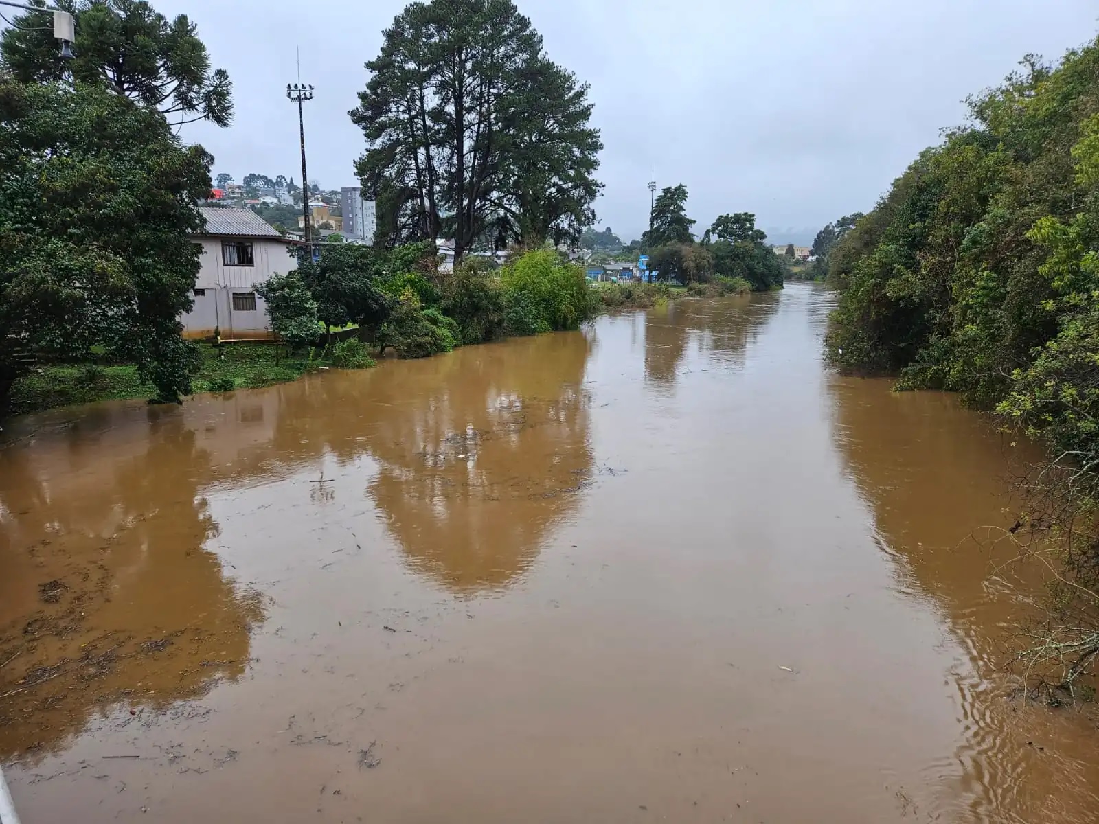 Chuva causa transtorno e preocupação com nível dos rios em SC