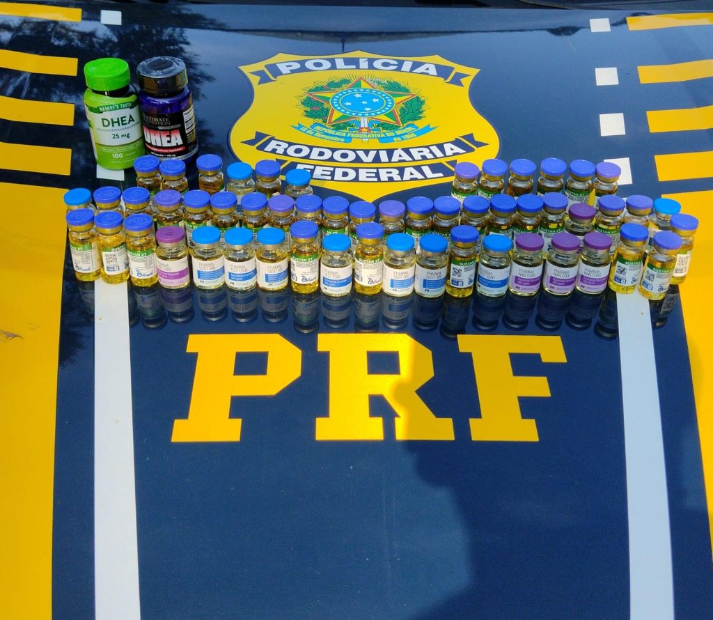 PRF flagra médica com mais de 50 frascos de anabolizantes na BR-282 em Chapecó