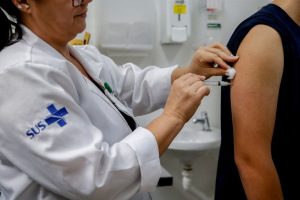 Vacinação contra gripe em SC ultrapassa 2,2 milhões de doses, mas segue abaixo da meta