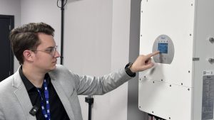 Energia sem interrupções: conheça os inversores híbridos que garantem autonomia mesmo com quedas de luz